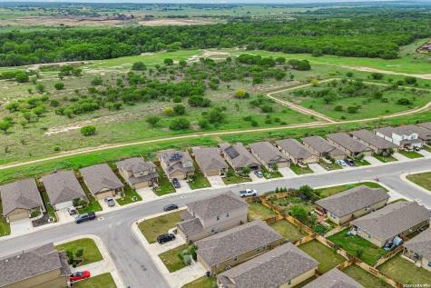 389 Middle Green Loop Floresville TX 78114