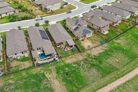 389 Middle Green Loop Floresville TX 78114