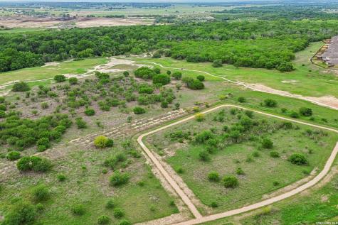 389 Middle Green Loop Floresville TX 78114