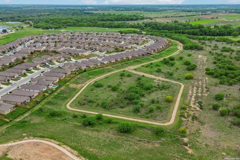389 Middle Green Loop Floresville TX 78114