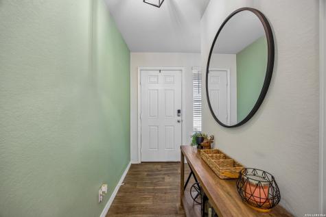 389 Middle Green Loop Floresville TX 78114