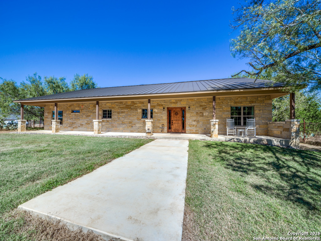 6472 Bluntzer Road Jourdanton TX 78026