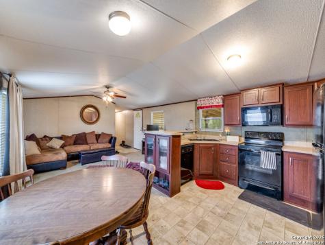 6472 Bluntzer Road Jourdanton TX 78026