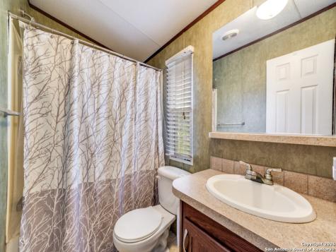 6472 Bluntzer Road Jourdanton TX 78026