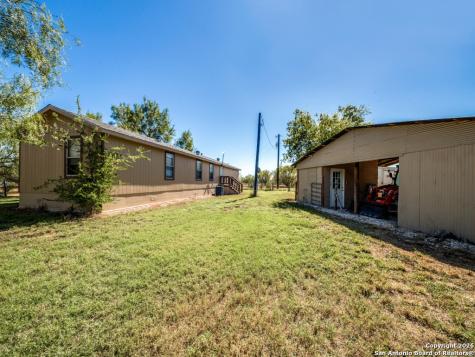 6472 Bluntzer Road Jourdanton TX 78026