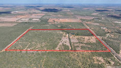 6472 Bluntzer Road Jourdanton TX 78026