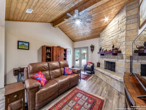 6472 Bluntzer Road Jourdanton TX 78026