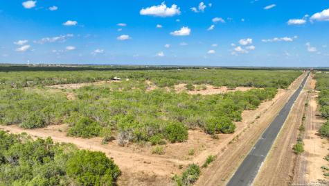 6472 Bluntzer Road Jourdanton TX 78026
