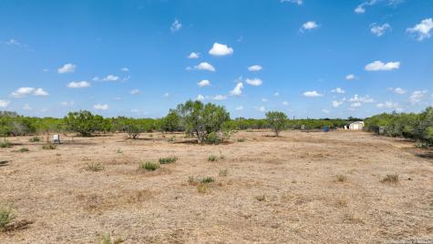 6472 Bluntzer Road Jourdanton TX 78026