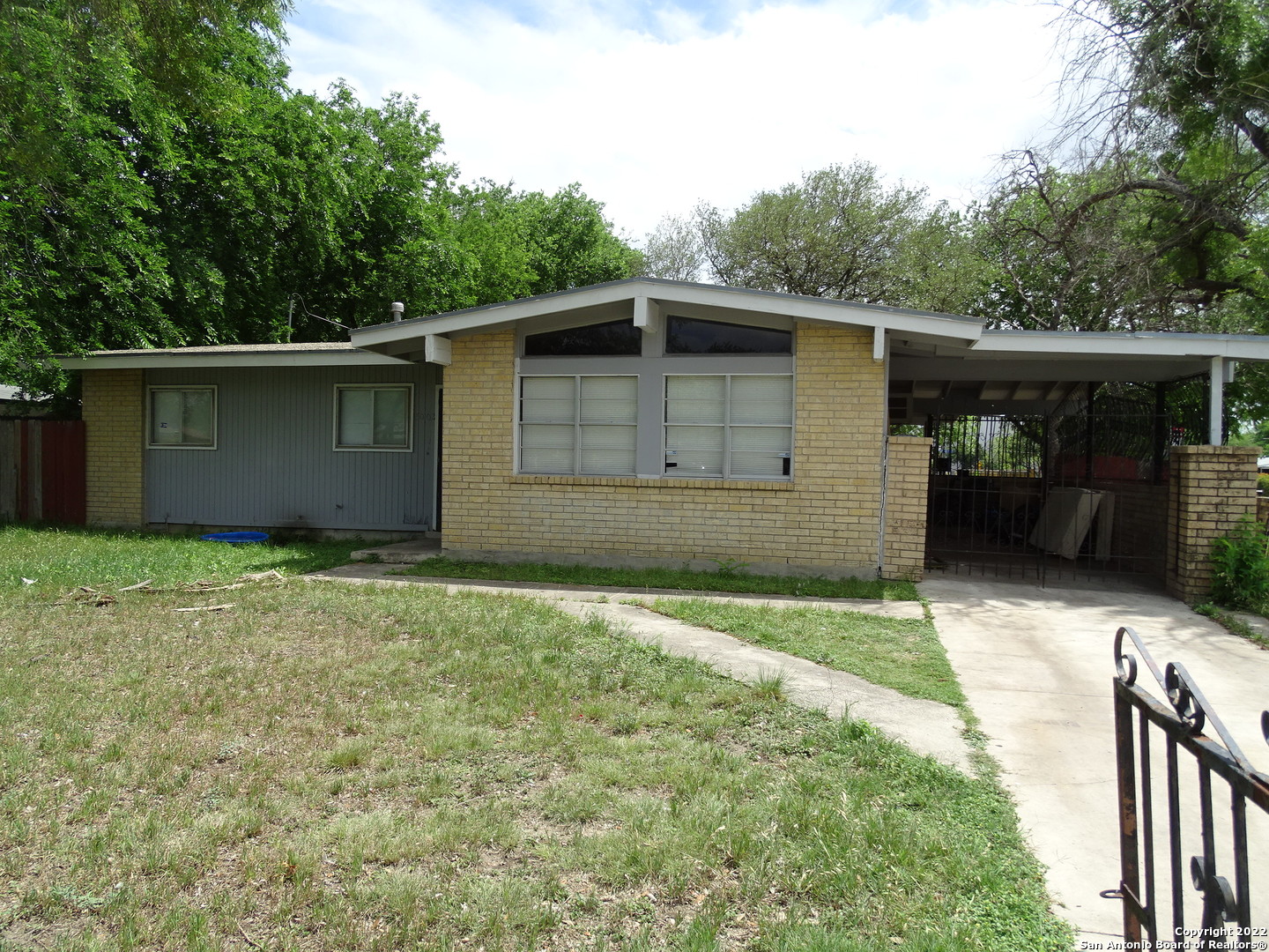 5002 Village Crest San Antonio TX 78218