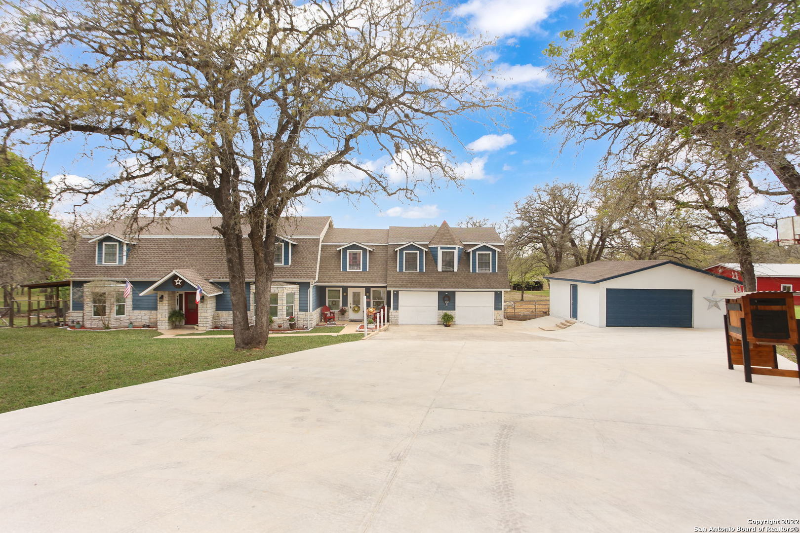 1918 Bentwood Drive Floresville TX 78114