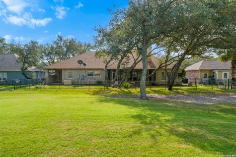 104 Peachtree Rockport TX 78382