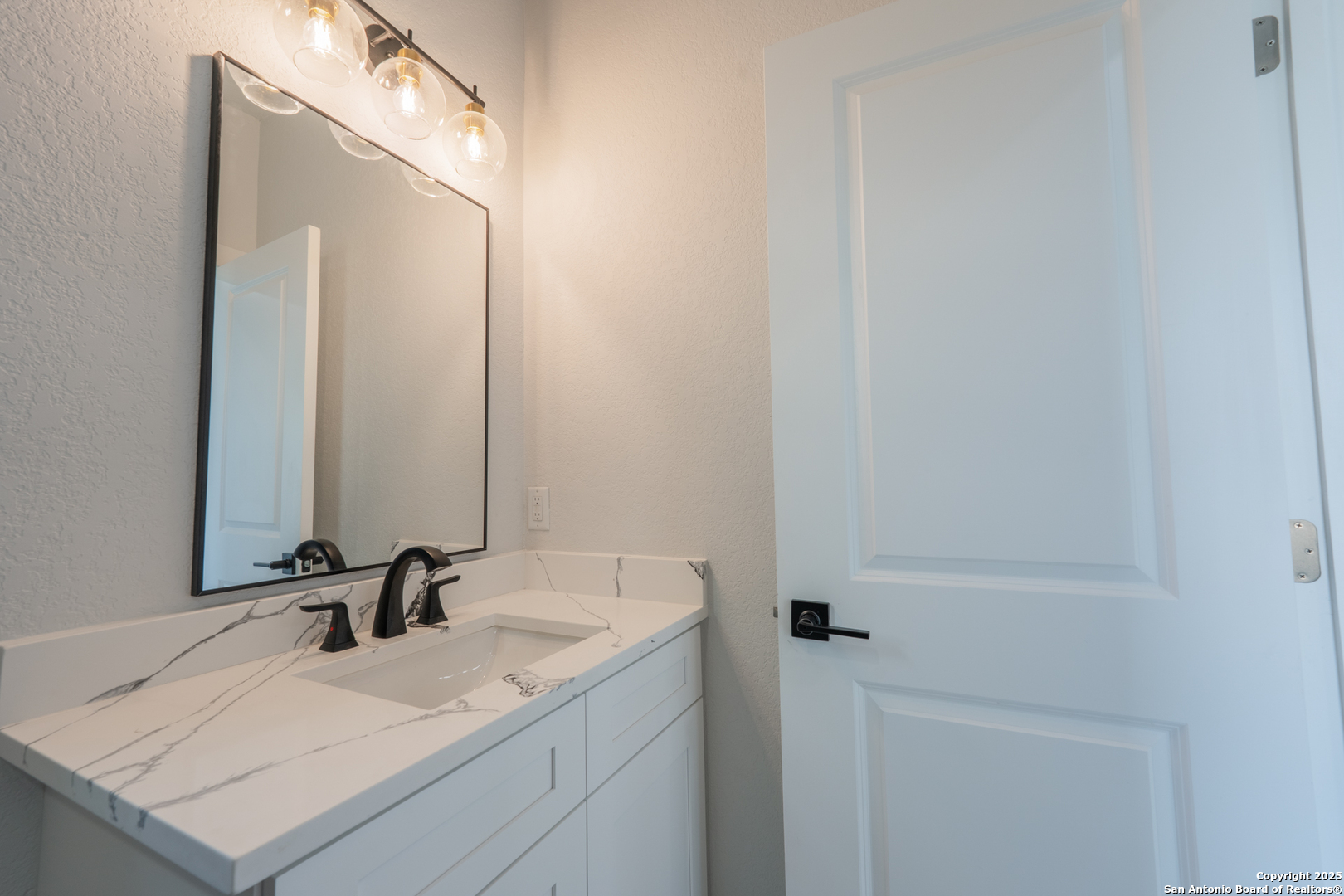 150 Ranchero Way Natalia TX 78059