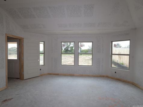 2911 Selhurst Street Converse TX 78109