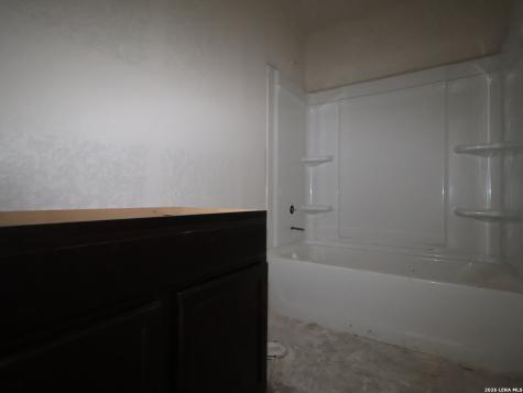 2911 Selhurst Street Converse TX 78109