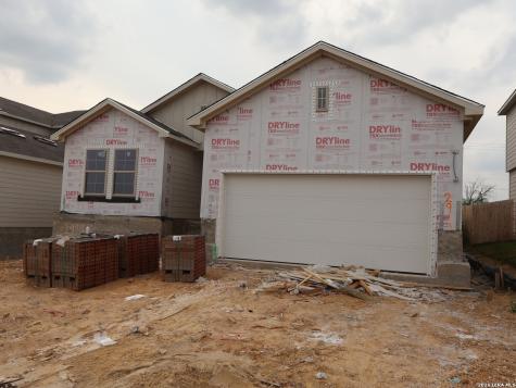 2911 Selhurst Street Converse TX 78109
