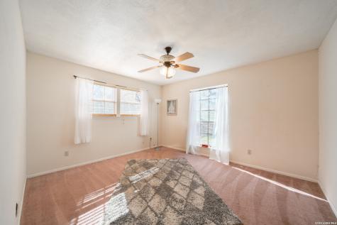119 Post Oak Road La Vernia TX 78121