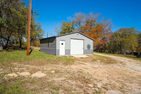119 Post Oak Road La Vernia TX 78121