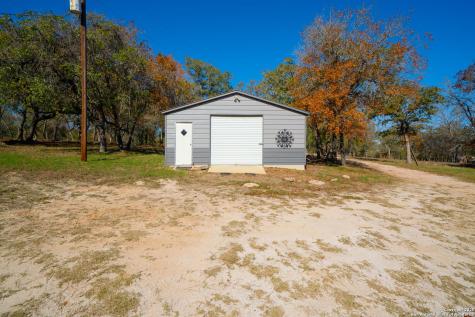 119 Post Oak Road La Vernia TX 78121