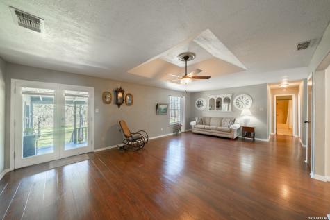 119 Post Oak Road La Vernia TX 78121