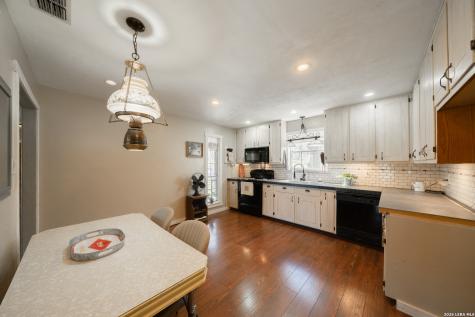 119 Post Oak Road La Vernia TX 78121