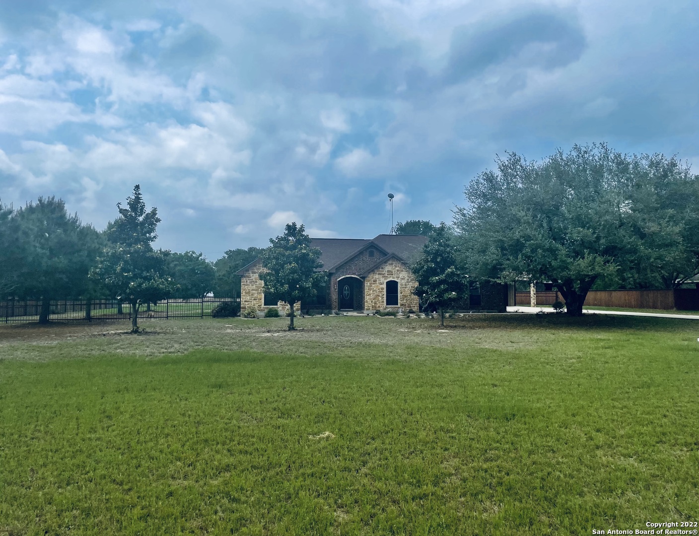 77 Oak Fields Drive Floresville TX 78114