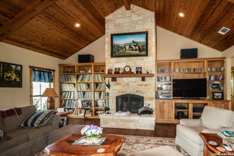 2657 West Sabinal Road Utopia TX 78884