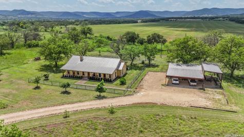 2657 West Sabinal Road Utopia TX 78884