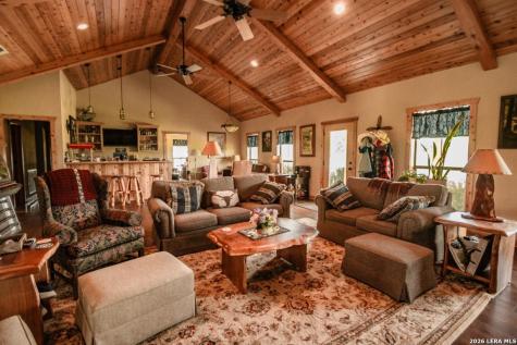 2657 West Sabinal Road Utopia TX 78884