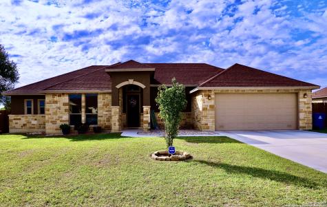 1745 Crooked Creek Pleasanton TX 78064
