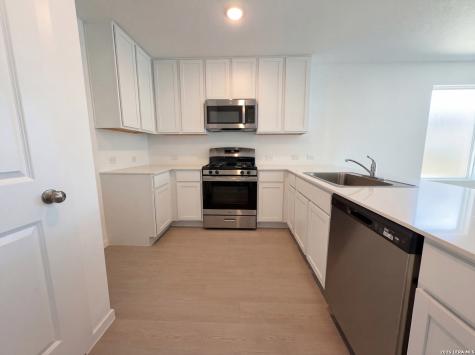 113 Amy Alley San Antonio TX 78253