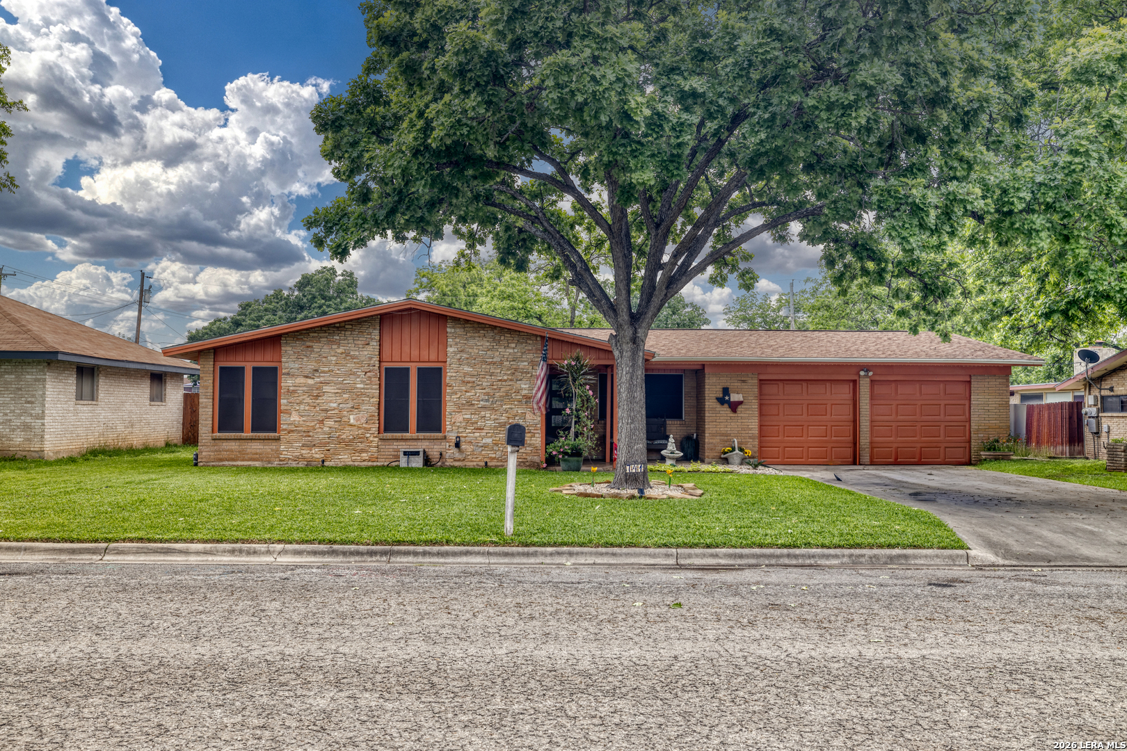 741 N Skylane Drive Uvalde TX 78801