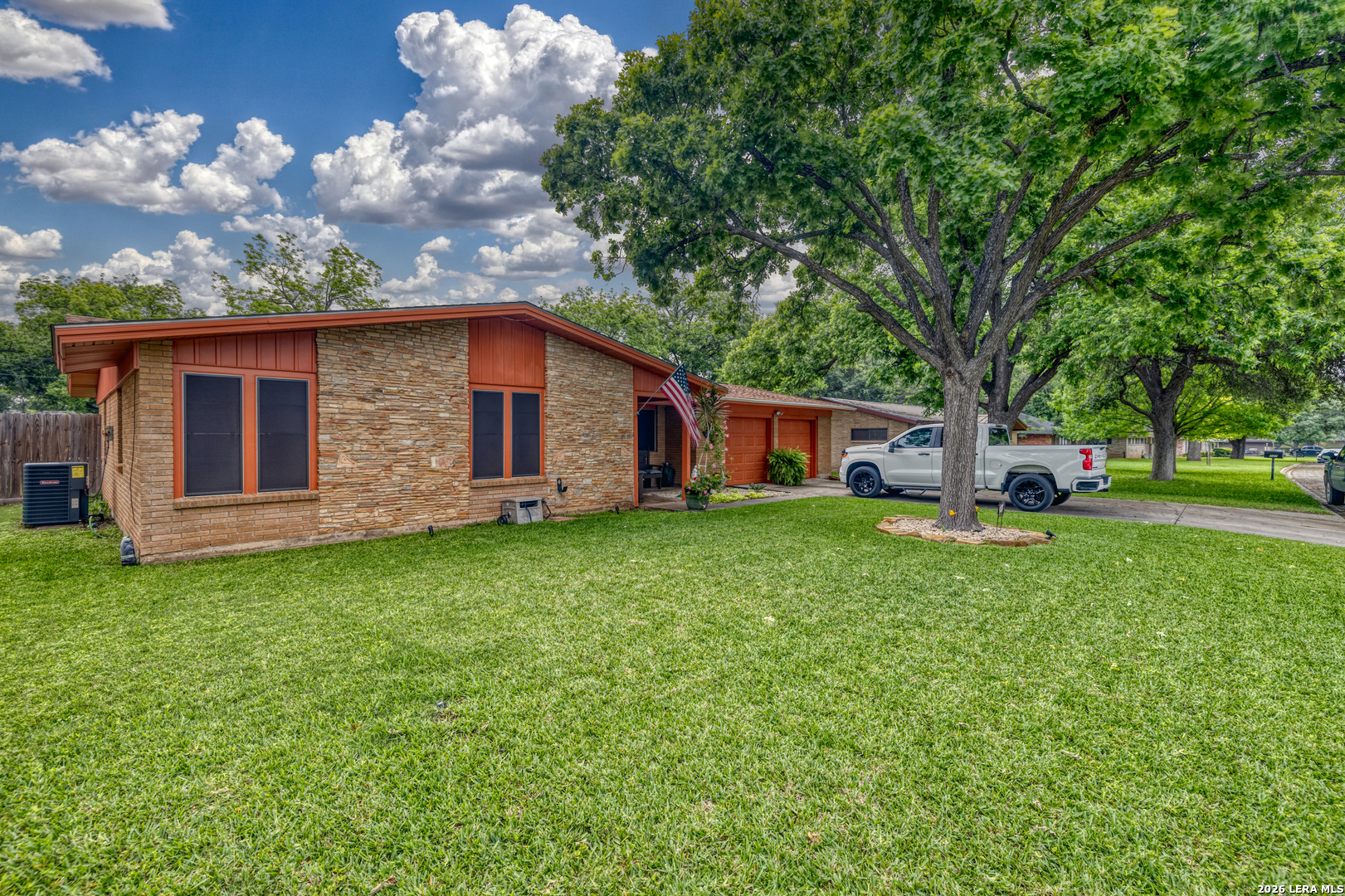 741 N Skylane Drive Uvalde TX 78801