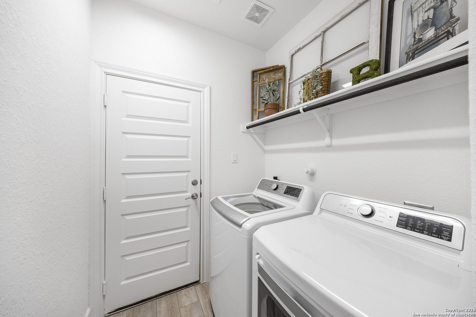 1617 Cullanne Park Bulverde TX 78163