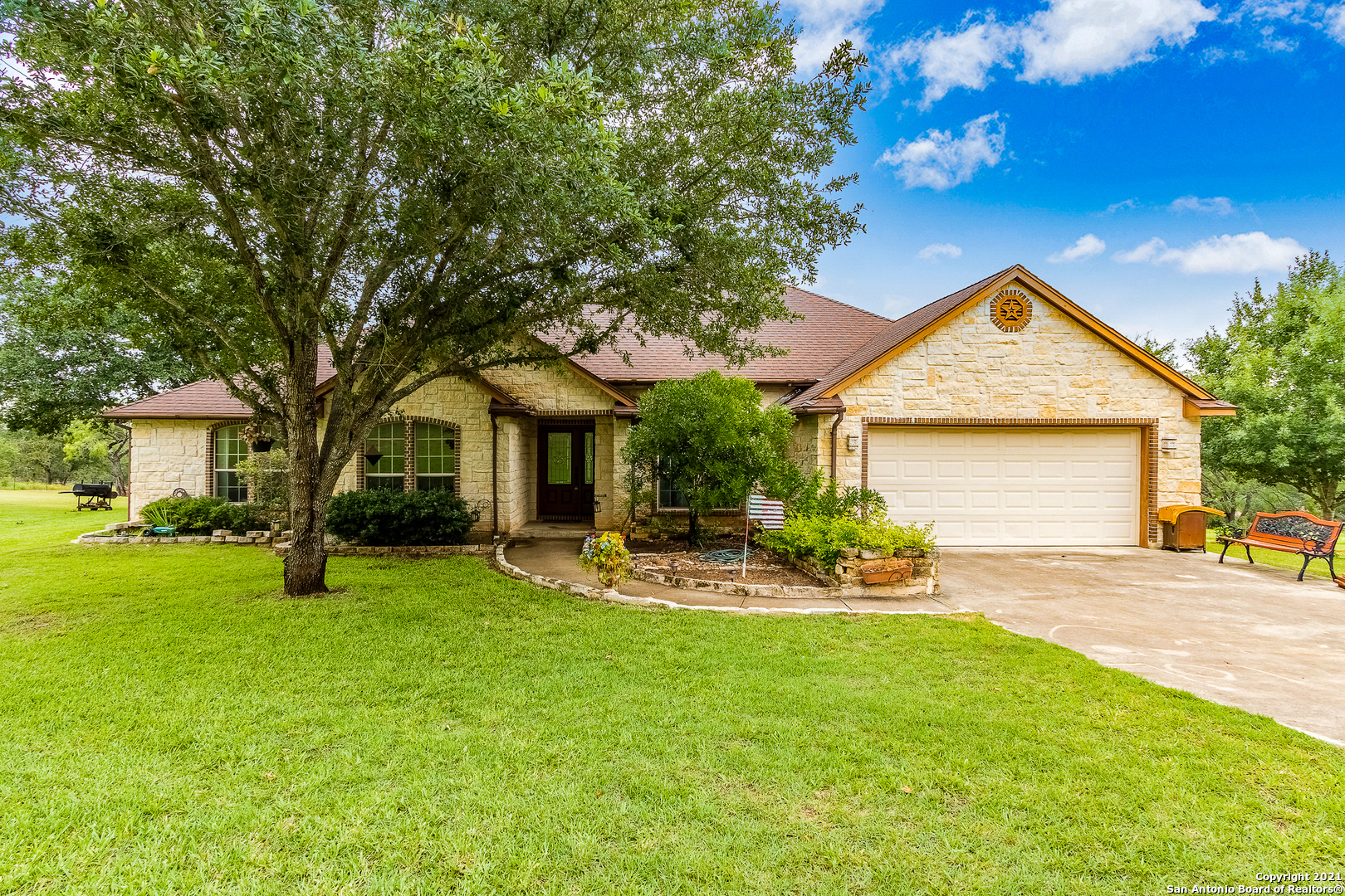 251 Broken Arrow Floresville TX 78114