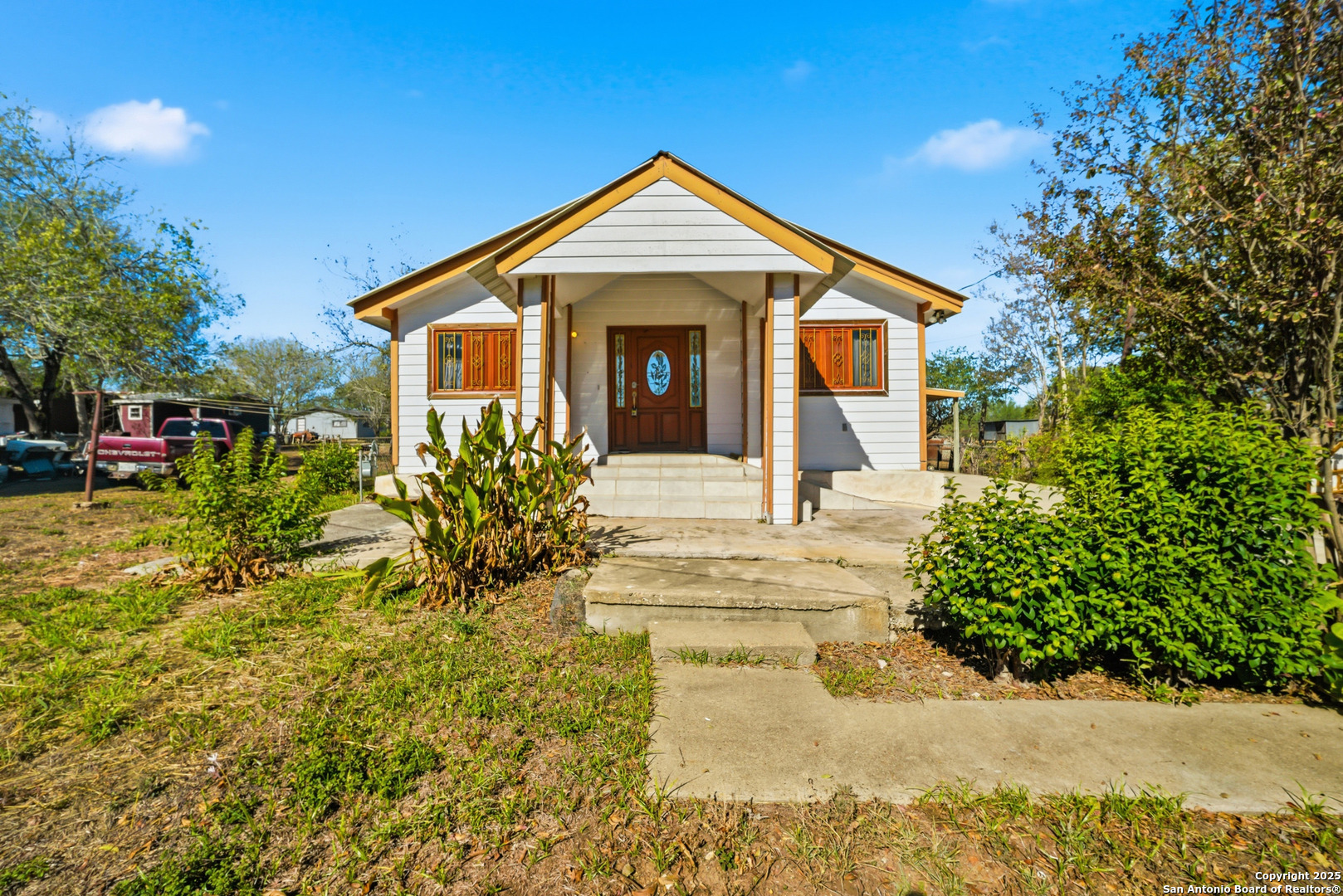 406 N Rancho Nixon TX 78140