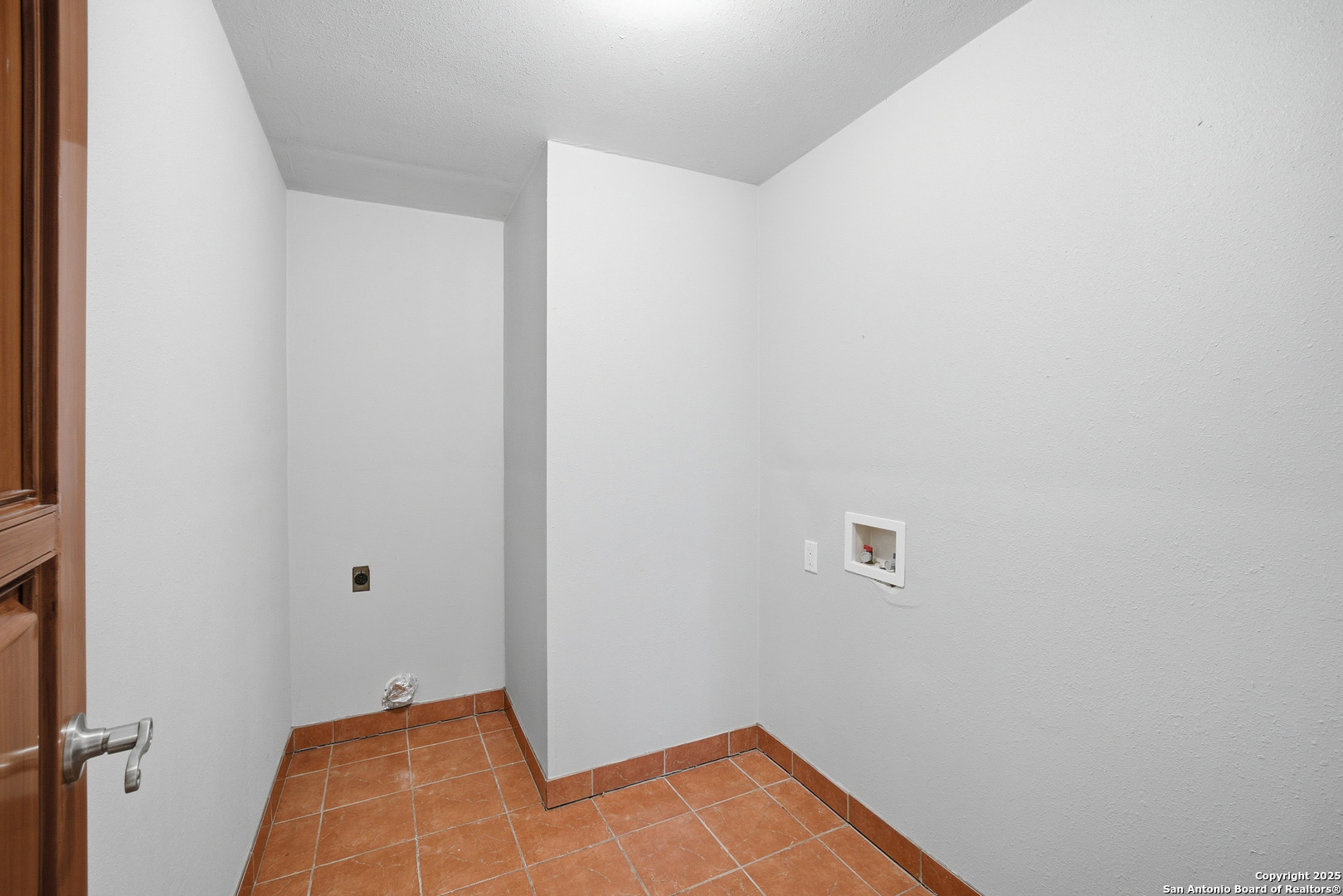 406 N Rancho Nixon TX 78140