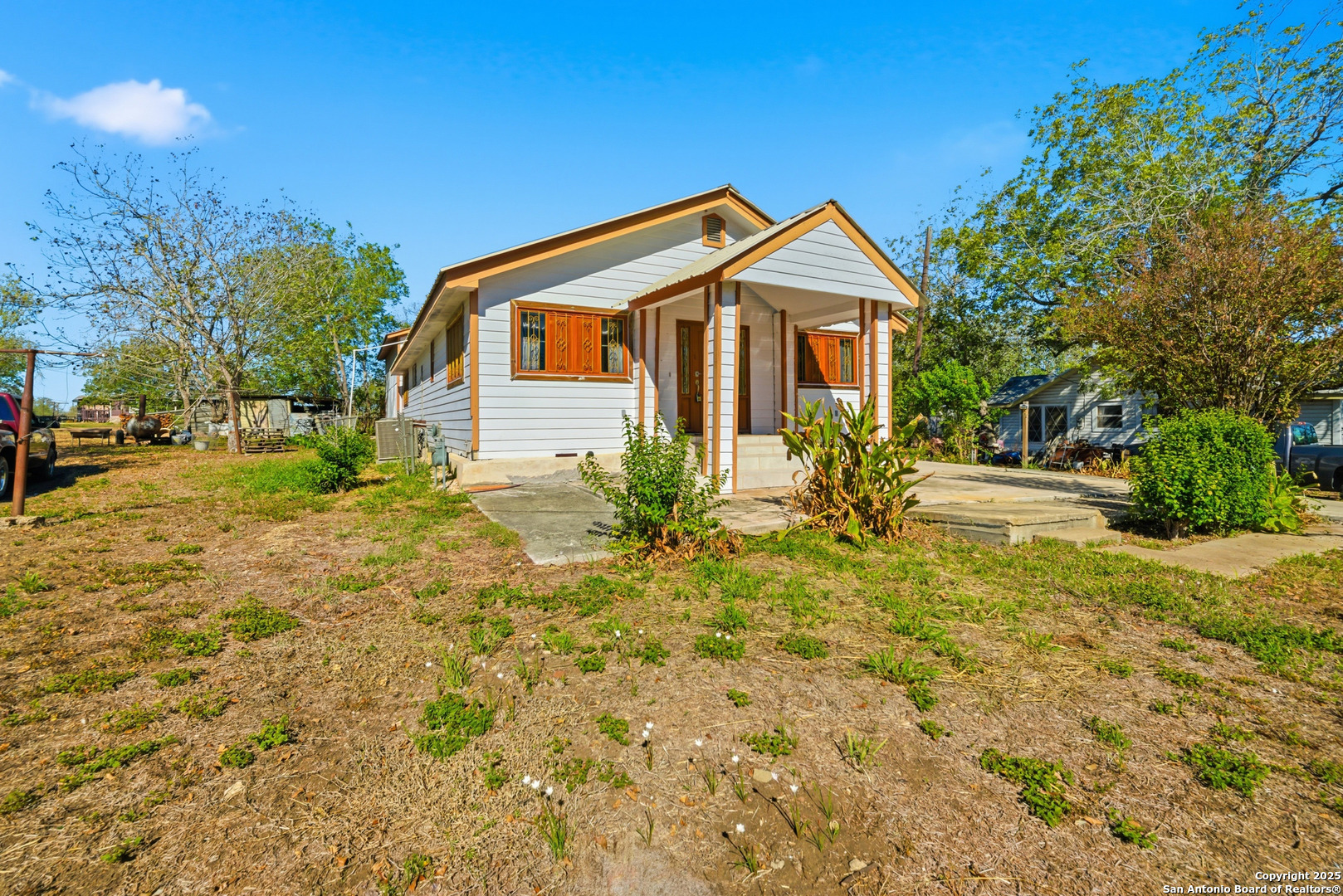 406 N Rancho Nixon TX 78140