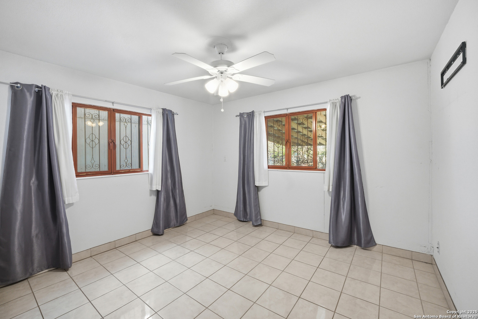406 N Rancho Nixon TX 78140