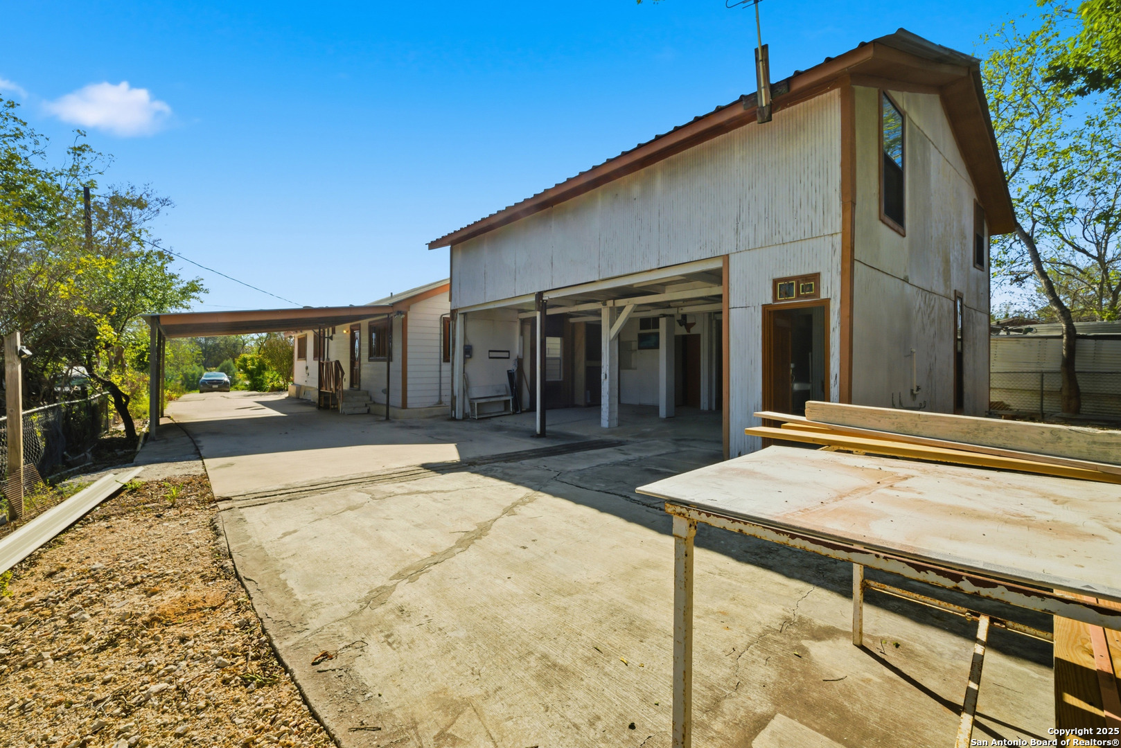 406 N Rancho Nixon TX 78140