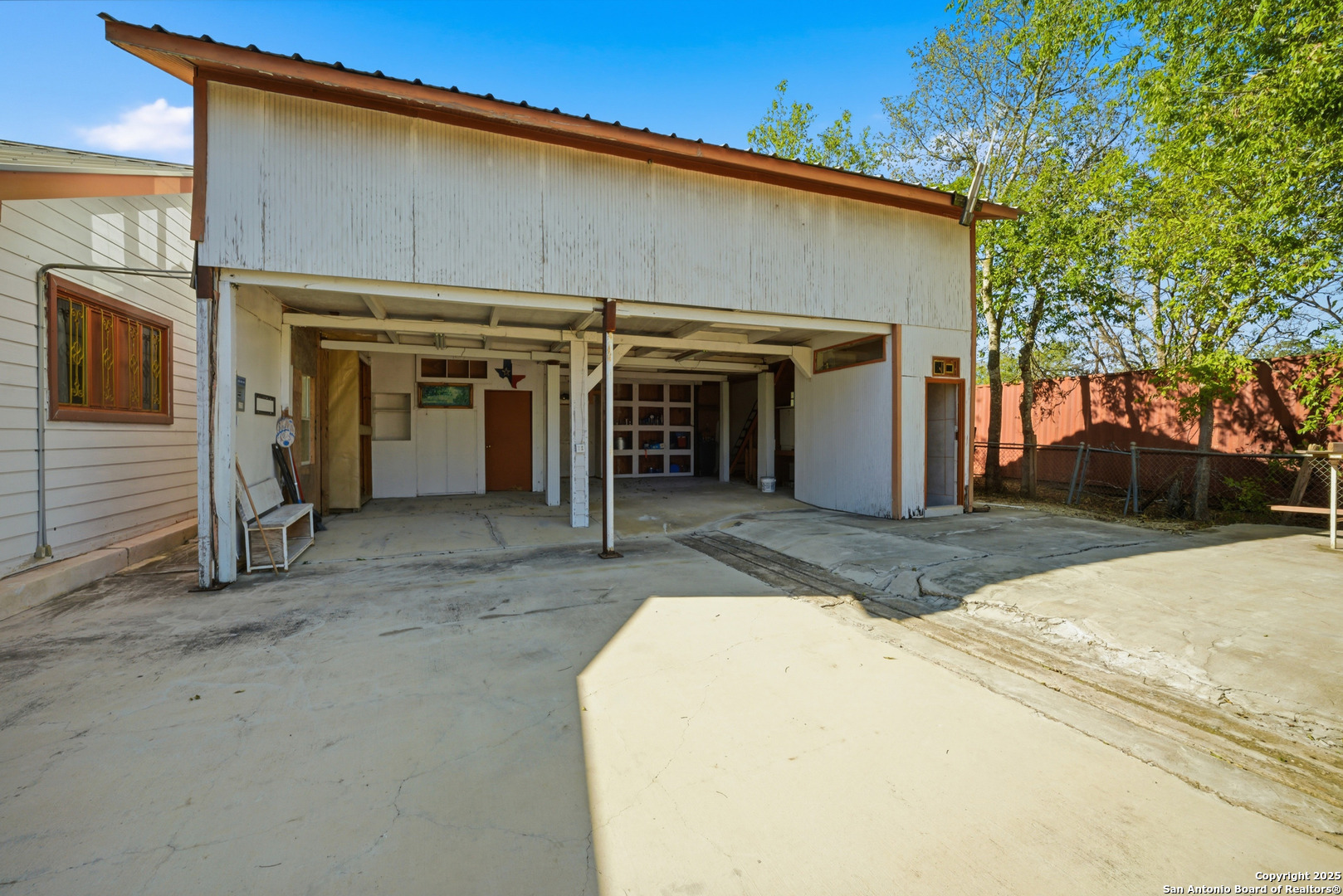 406 N Rancho Nixon TX 78140