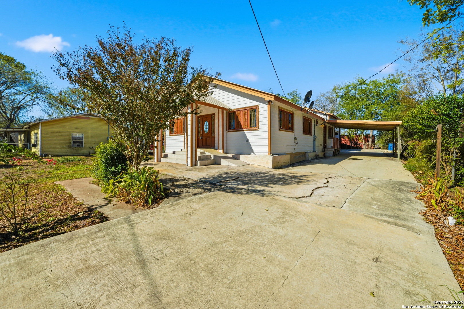 406 N Rancho Nixon TX 78140