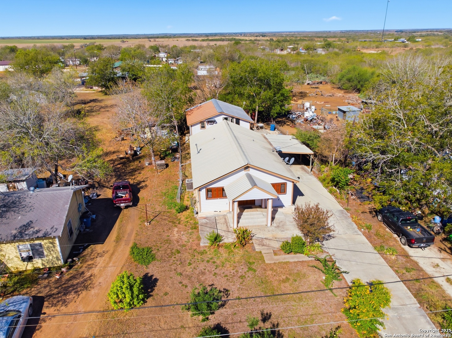 406 N Rancho Nixon TX 78140