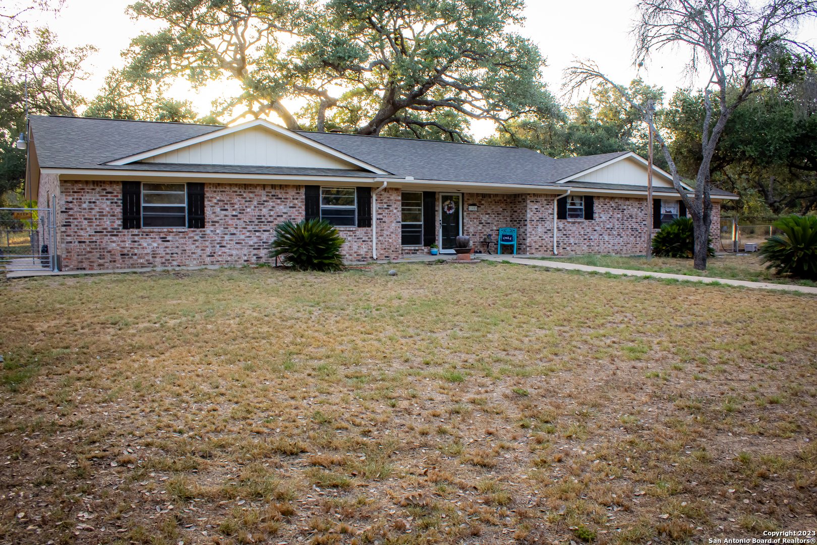 105 Live Oak Drive Pleasanton TX 78064
