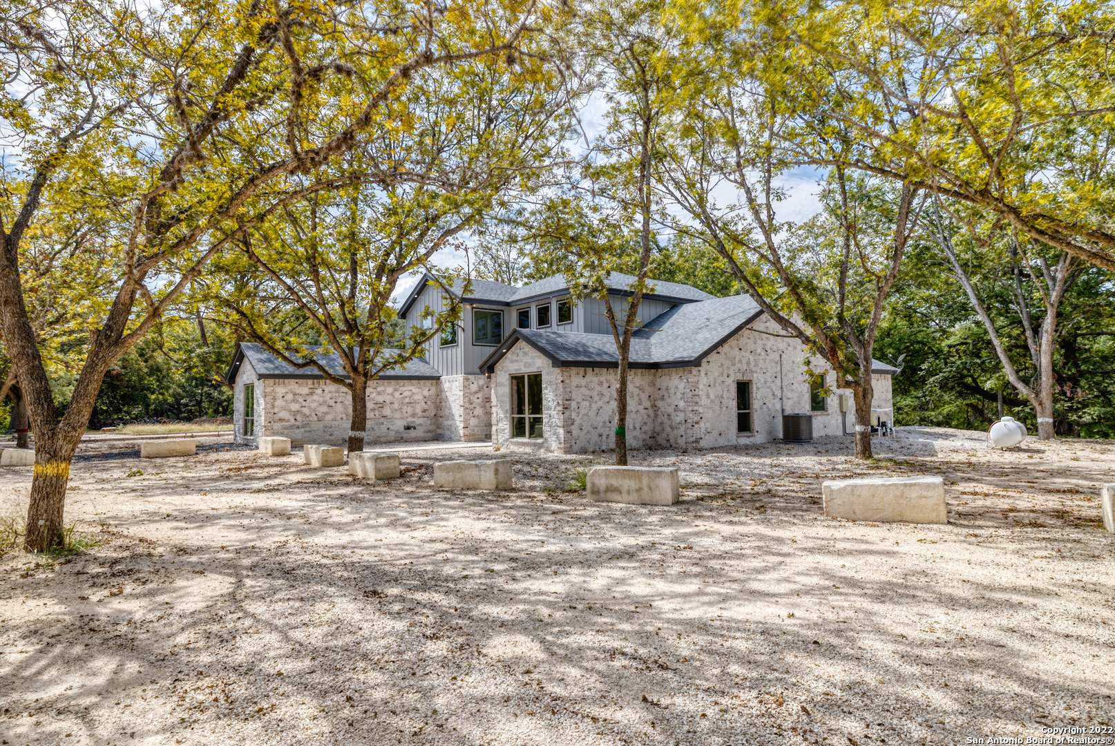 422 Red Wright Road Leakey TX 78873