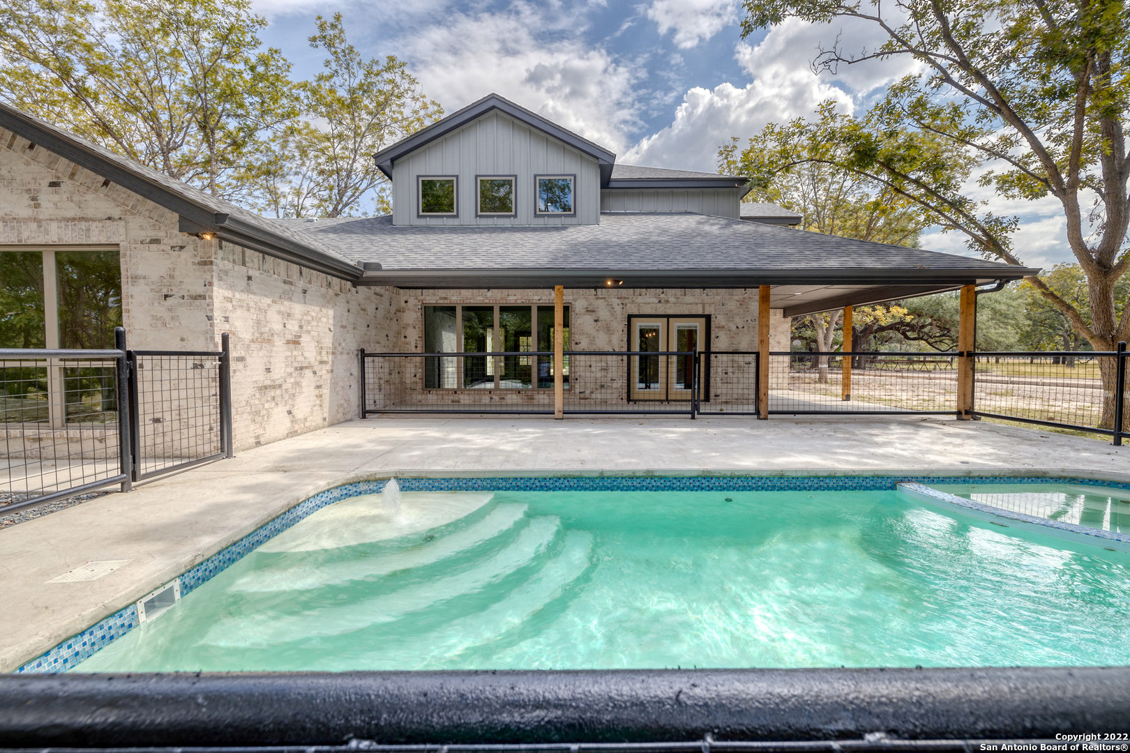 422 Red Wright Road Leakey TX 78873