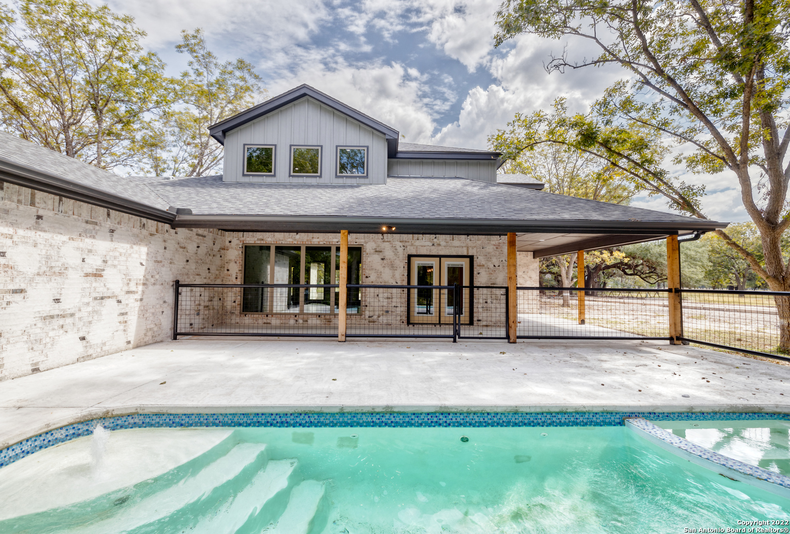 422 Red Wright Road Leakey TX 78873