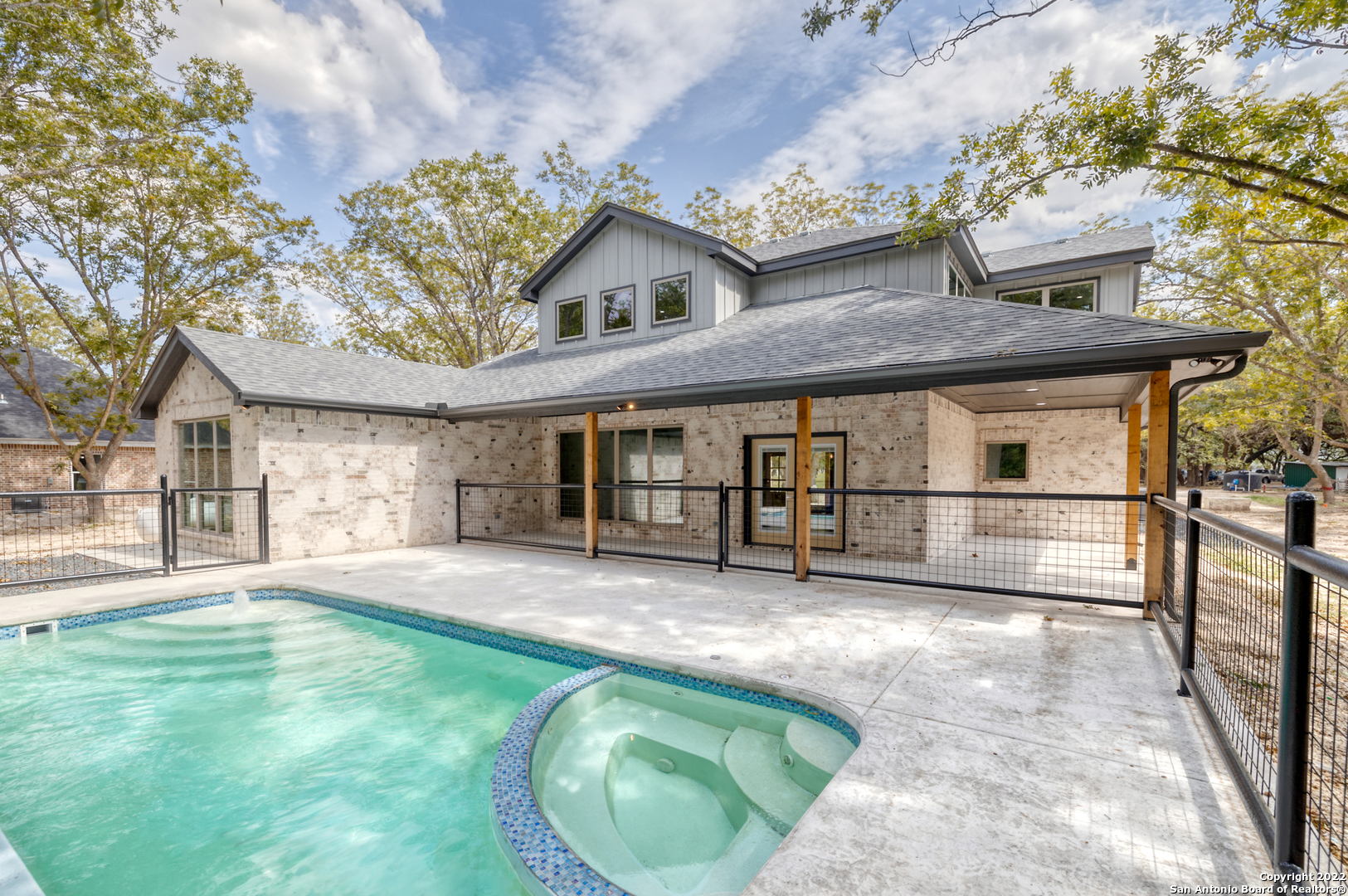 422 Red Wright Road Leakey TX 78873