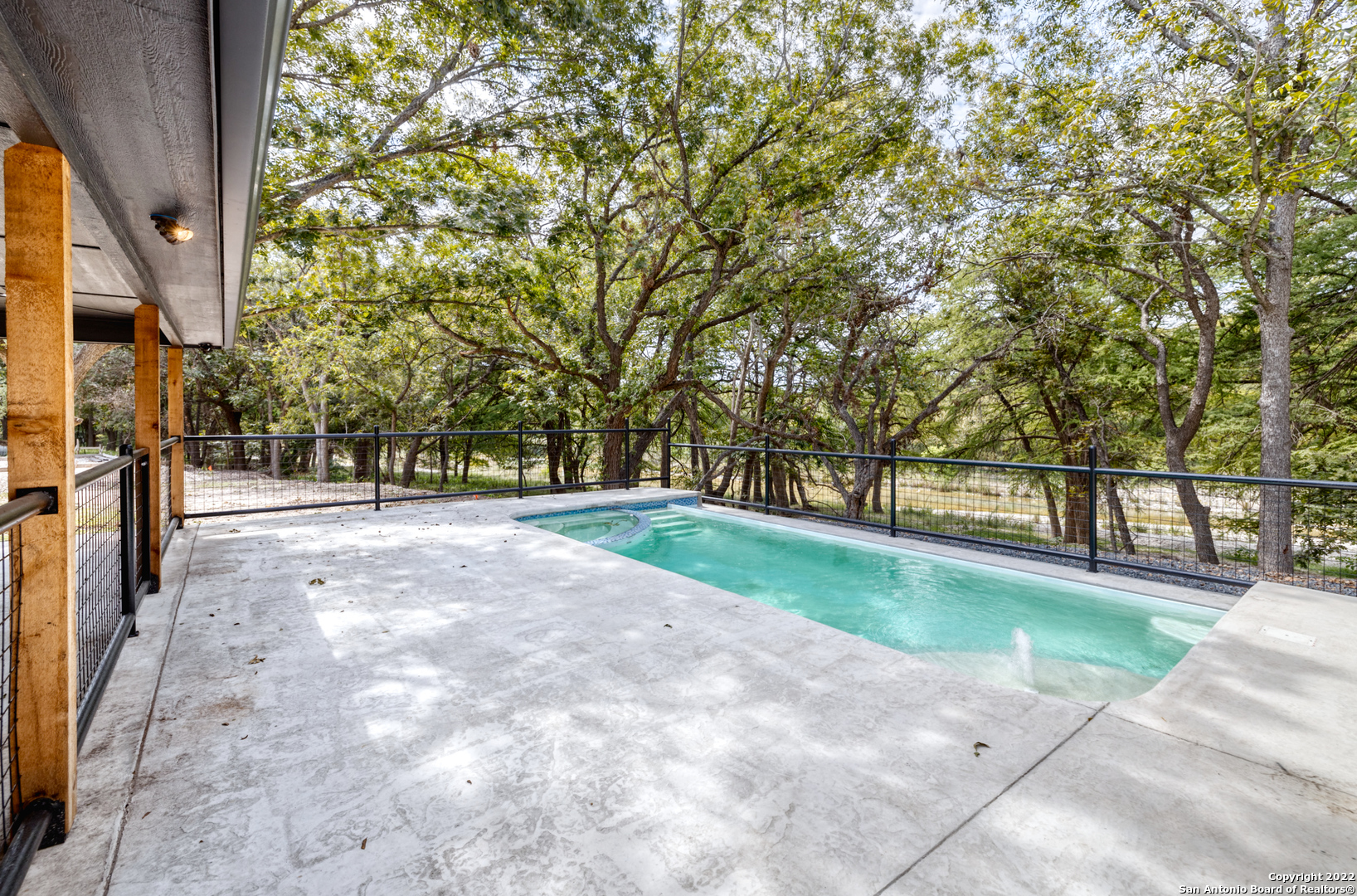 422 Red Wright Road Leakey TX 78873