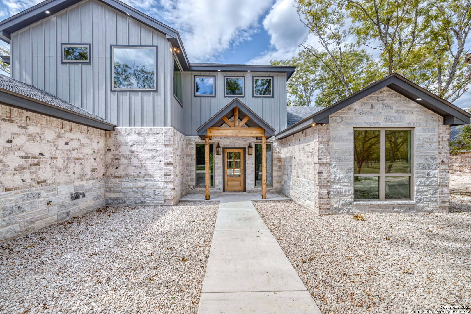 422 Red Wright Road Leakey TX 78873